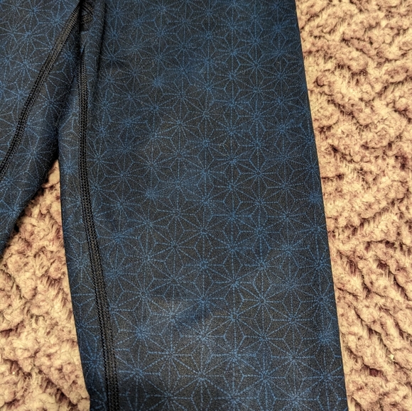 Lululemon high rise leggings - size 2 - Blue pattern - Picture 3 of 4